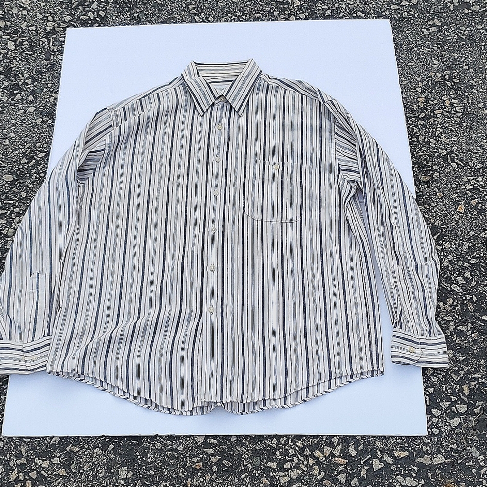 Yves Saint Laurent Button-Front Long-Sleeve Shirt. Men's Size 16.5 x 34/35 Large